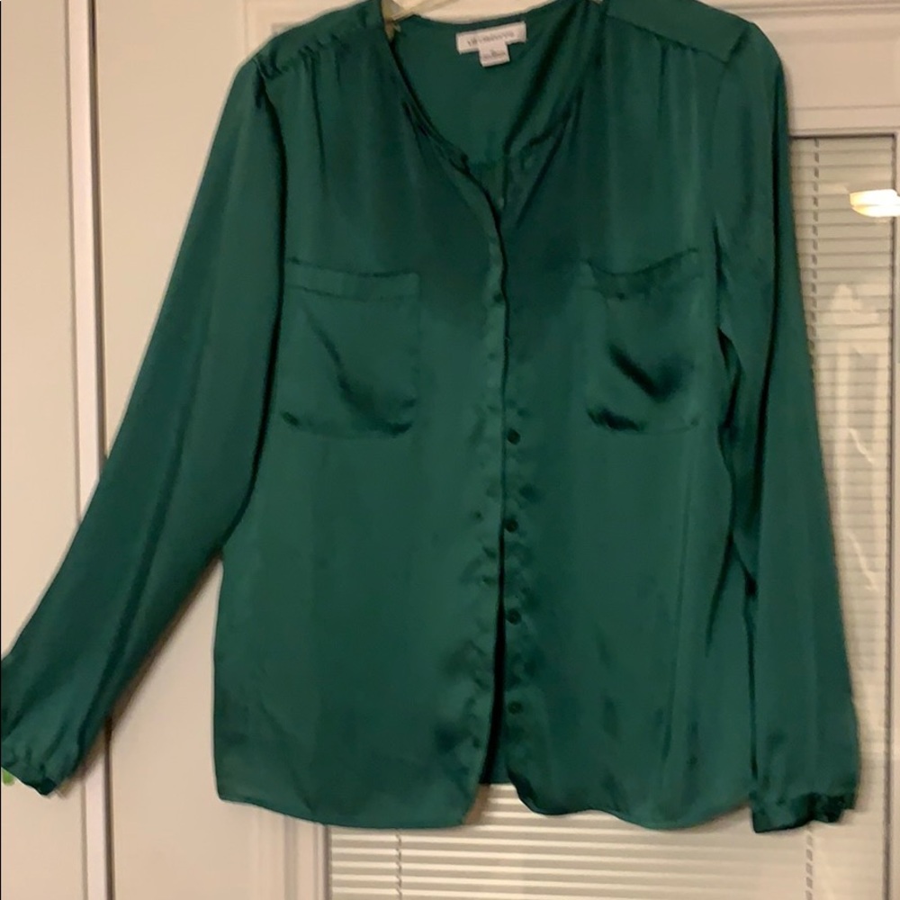 Liz Claiborne beautiful blouse in green